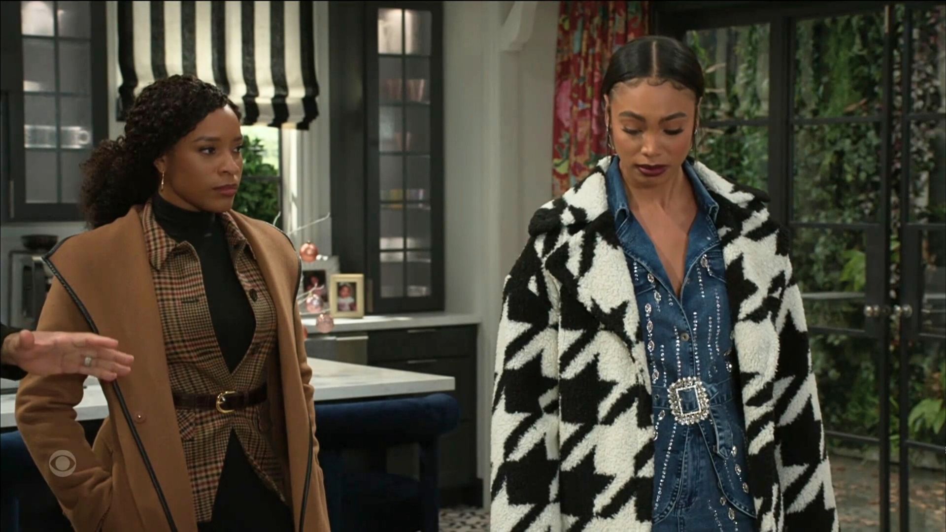 Beyond the Gates: sisters Chelsea and Naomi | Image: CBS