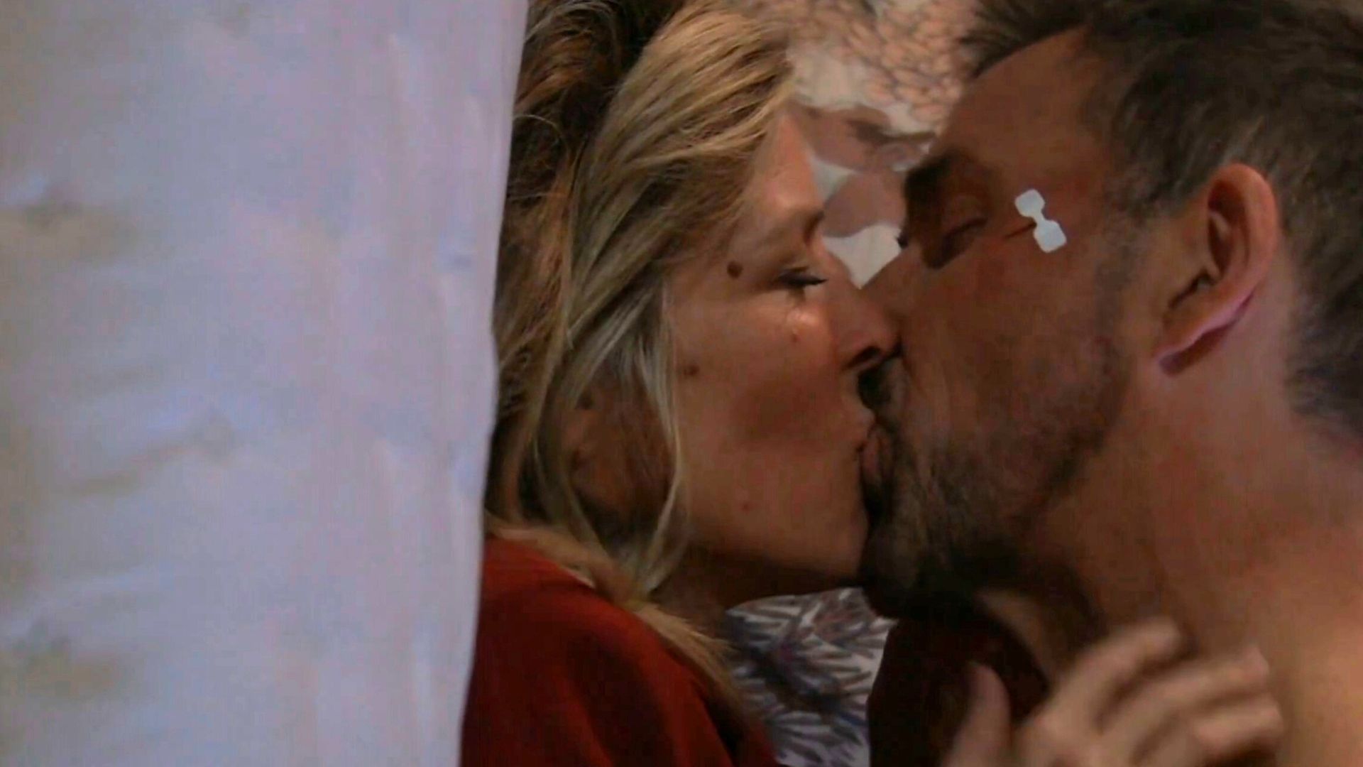 Valentin and Carly hit the sheets | Image: ABC