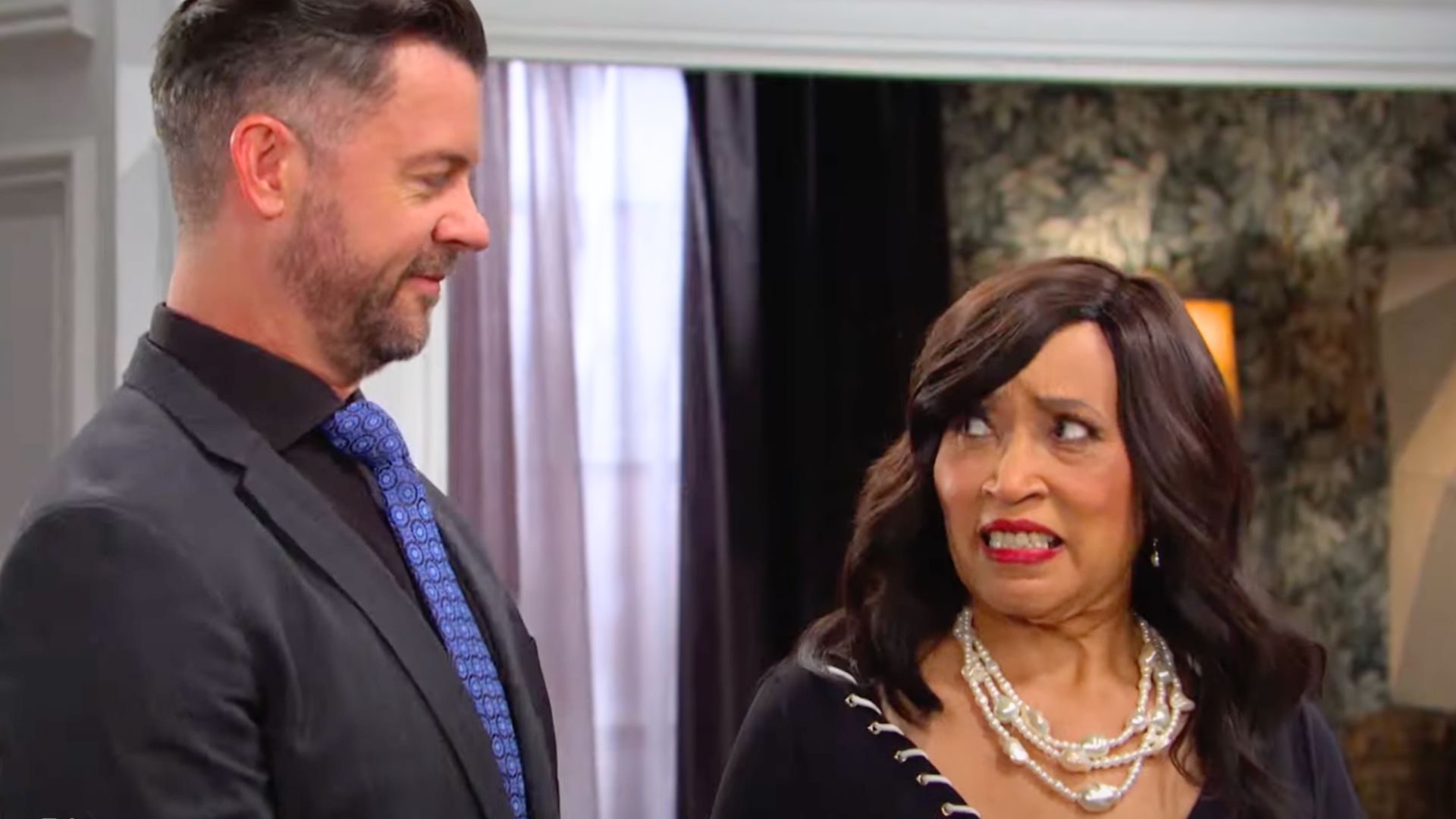 Sinister EJ blackmails Mayor Paulina