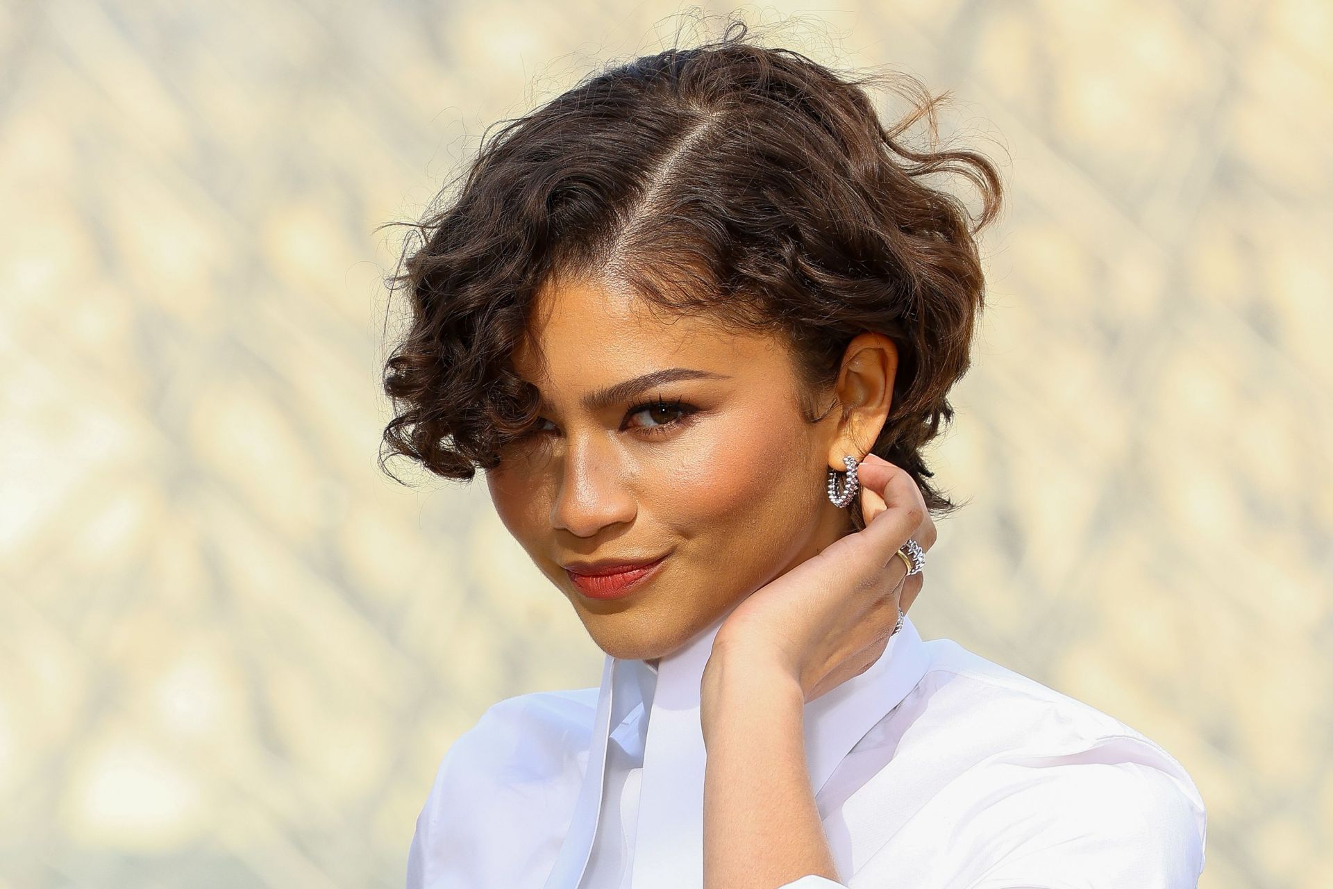 Why did Zendaya crash a Las Vegas wedding? Actress signs couple’s marriage license amid rumors of marriage to Tom Holland