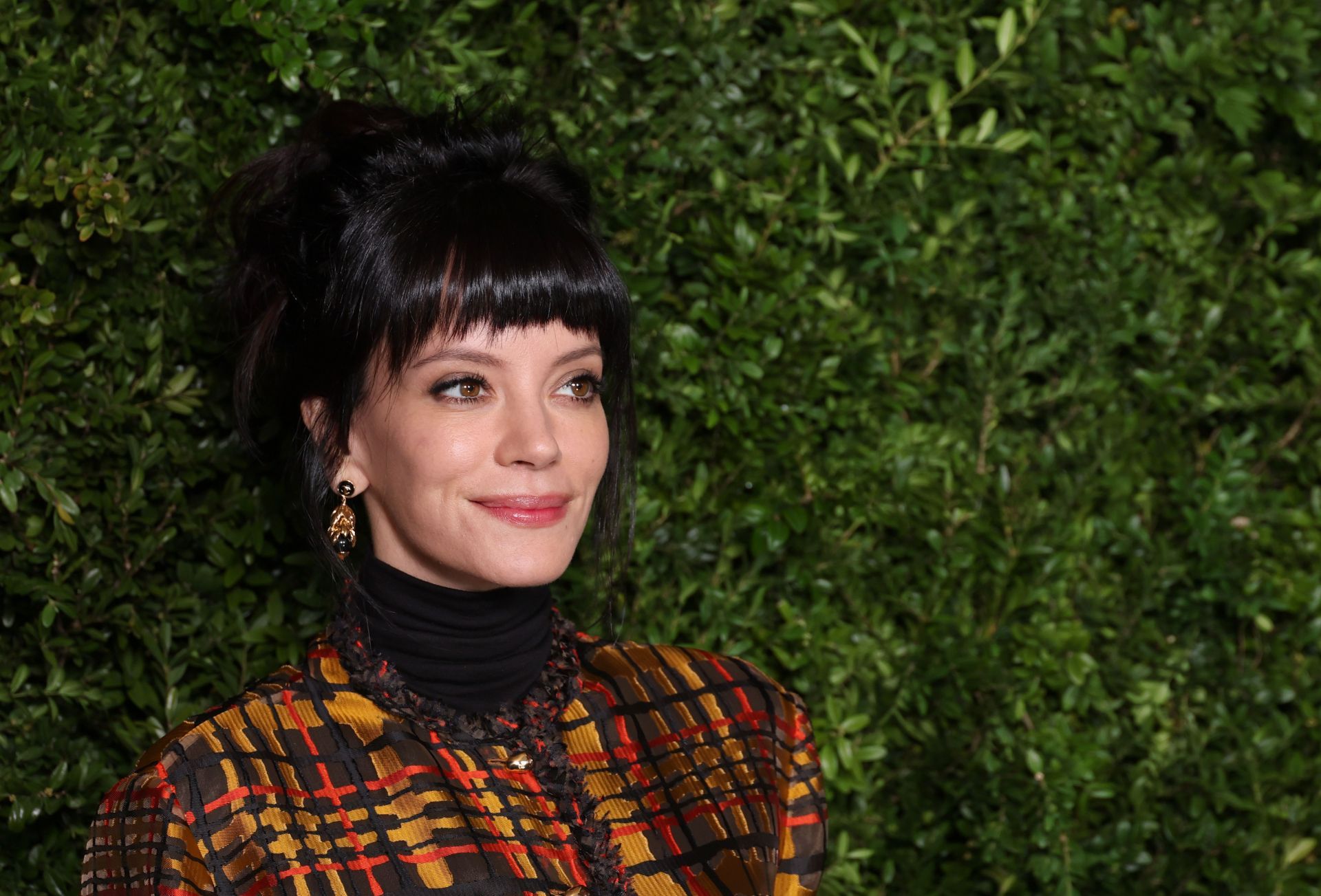 Netizens buzz as Lily Allen makes fashion statement with dress made from ex David Harbour’s receipts