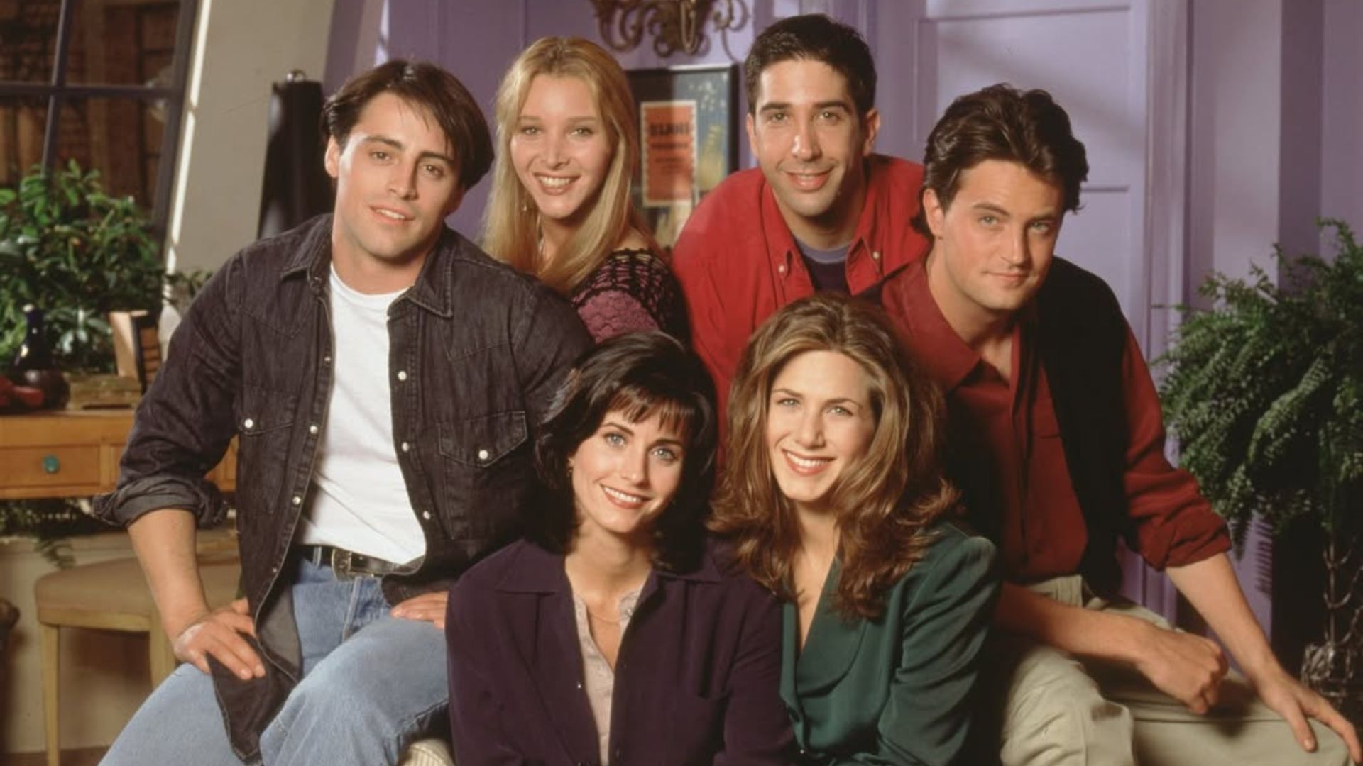 Lisa Kudrow recalls “mean” behavior on Friends set, says writers’ late-night conversations crossed a line