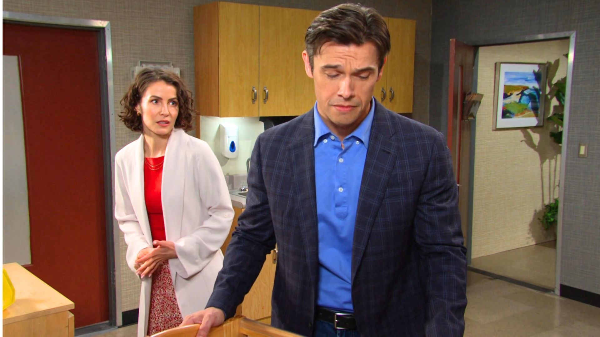 Sarah and Xander grew closer after she saw how devoted he was to Victoria on Days of our Lives | Image: Peacock