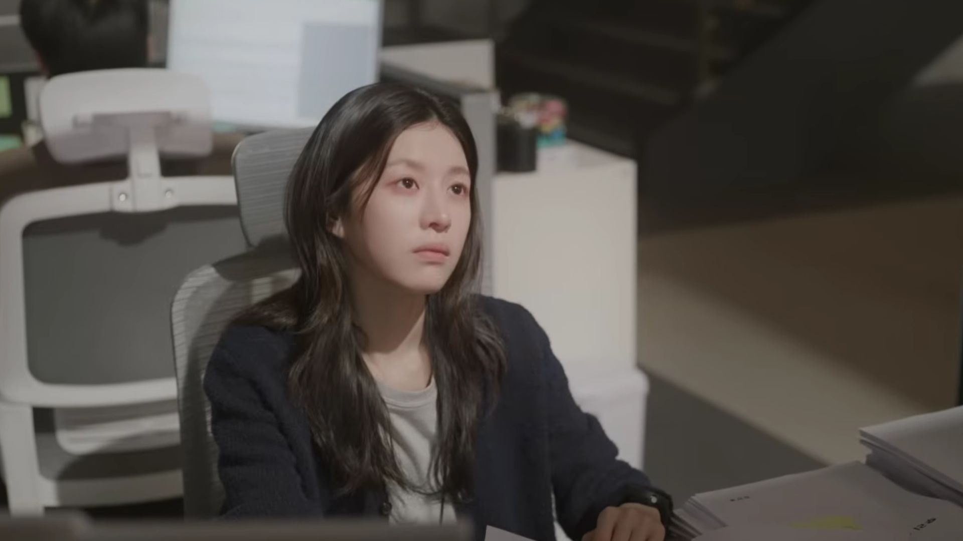 Kyeong-se gets tormented while Dong-man hits rock bottom