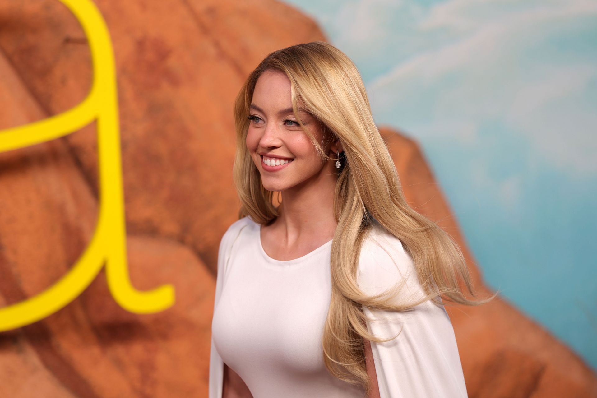 Author Freida McFadden shows appreciation towards Sydney Sweeney ahead of The Housemaid 