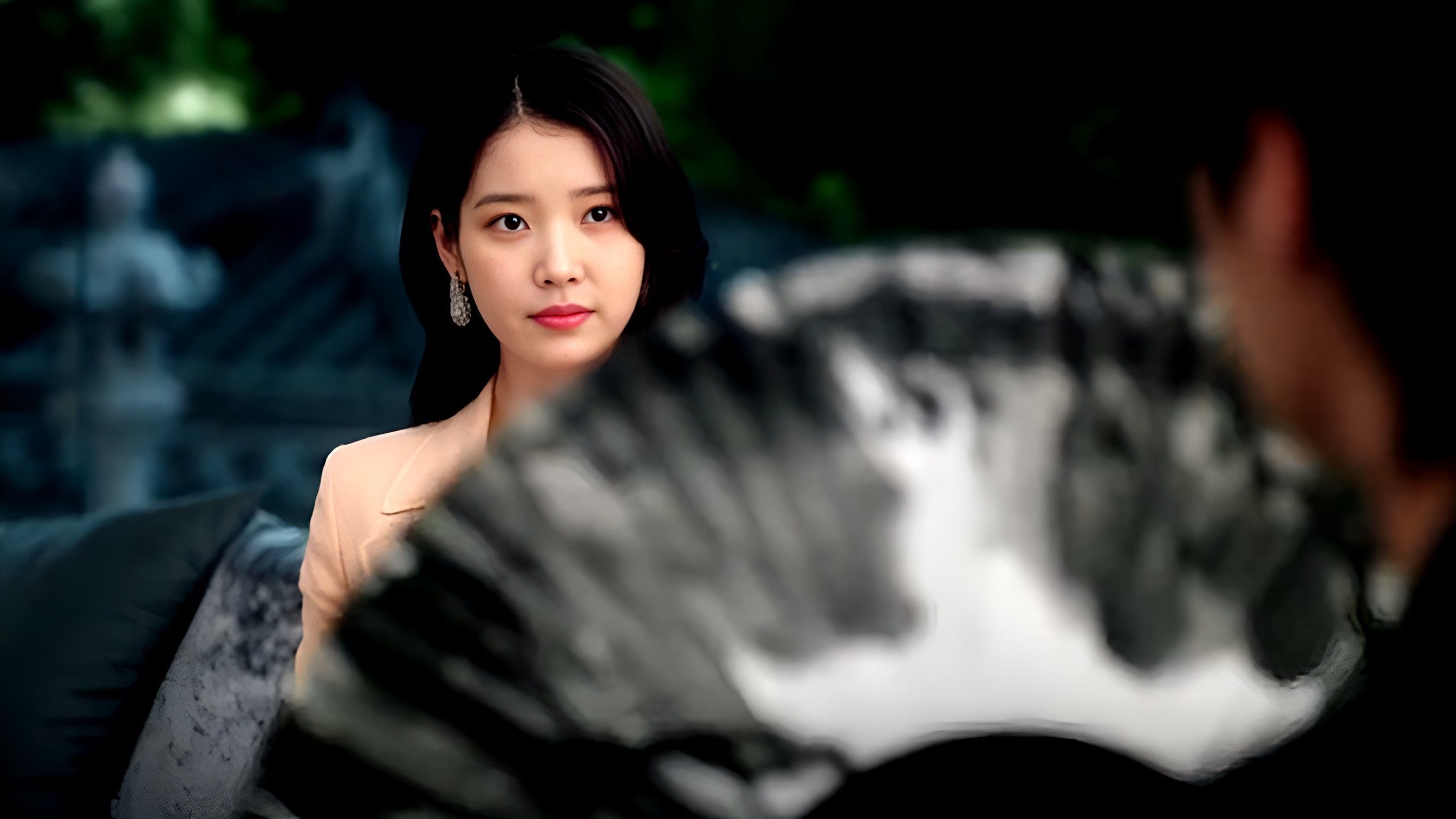 Hui-ju in front of the Grand Prince (Image via Disney+)
