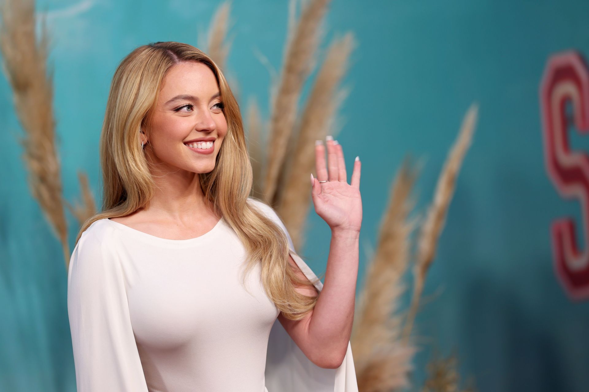 Netizens react to Sydney Sweeney’s cameo reportedly being cut from ‘The Devil Wears Prada 2’