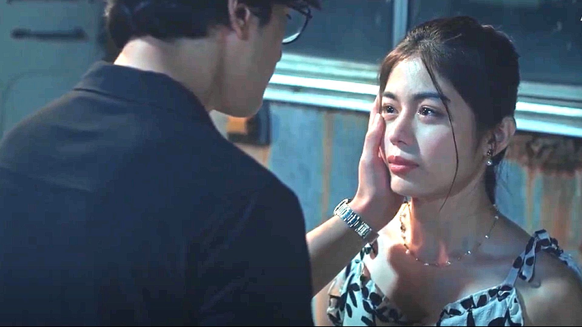 Ace comforts Zein (Image via Viva One)