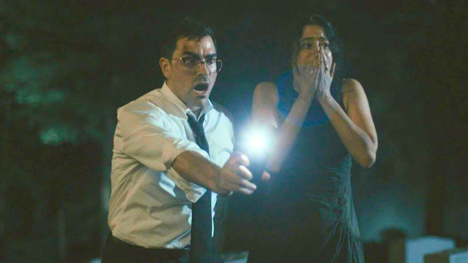 Dan Levy and Taylor Ortega in Big Mistakes (Image via Netflix)