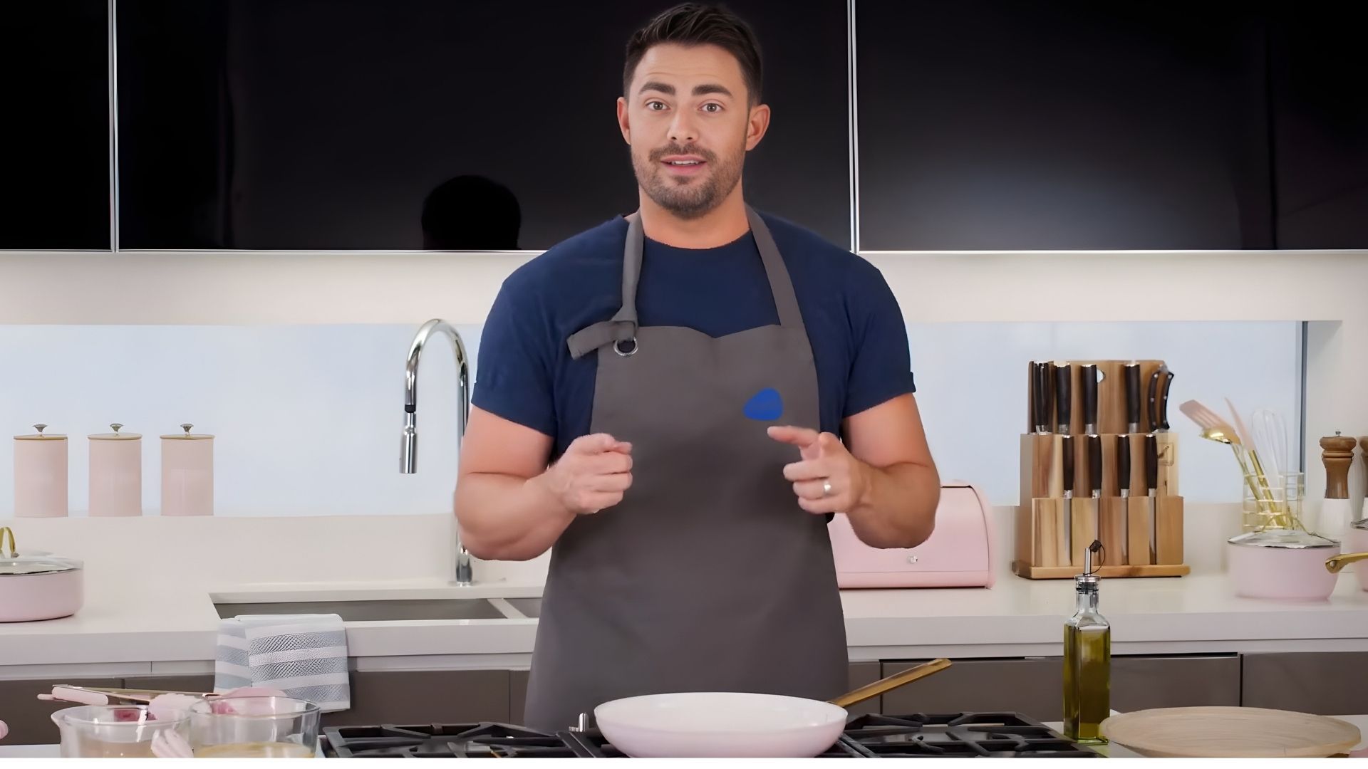 Jonathan Bennett shows you how to make zesty orange port stir fry | Image: National Pork Board