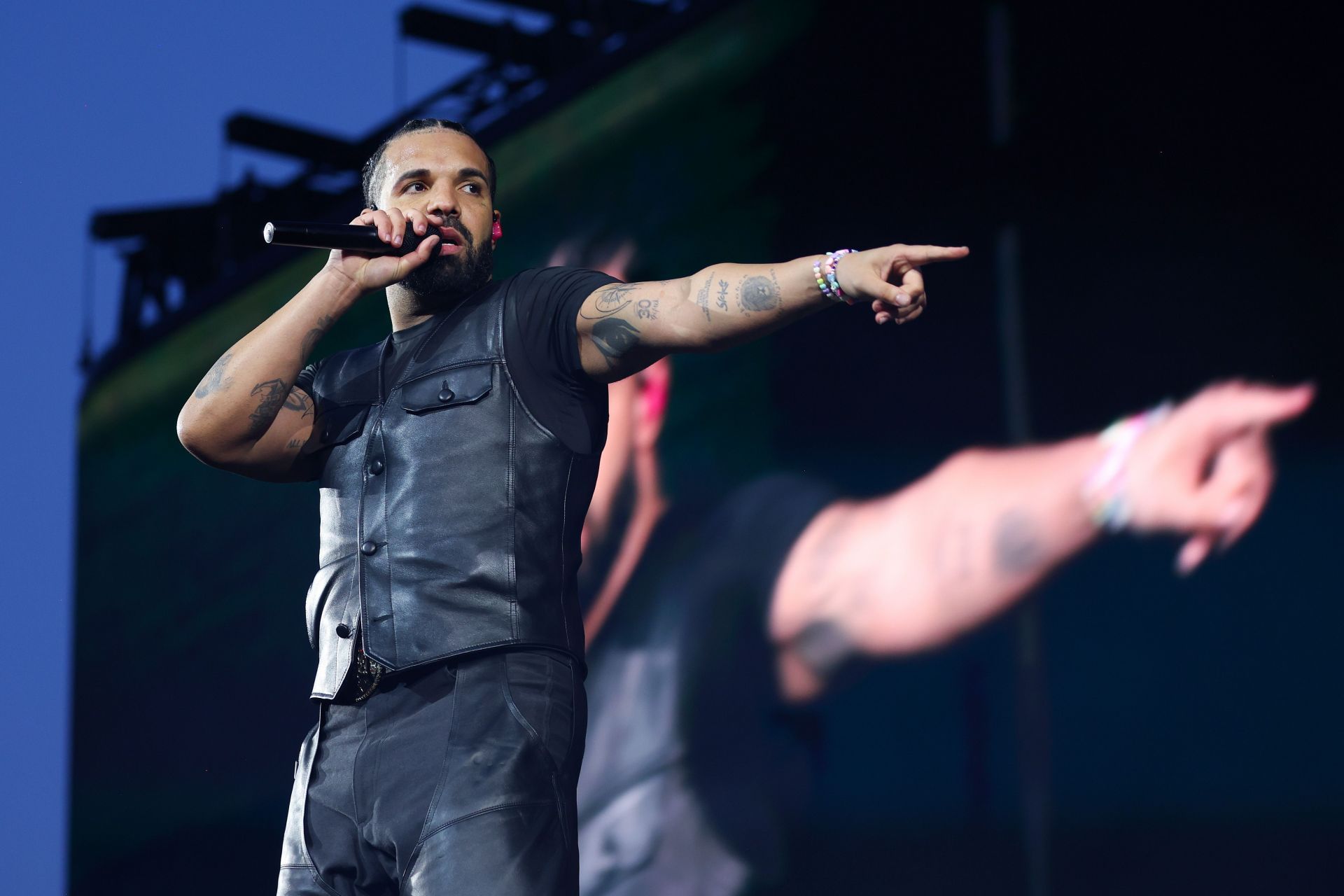 Internet reacts as Spotify, Apple Music, and YouTube Music crash as Drake drops 3 new albums