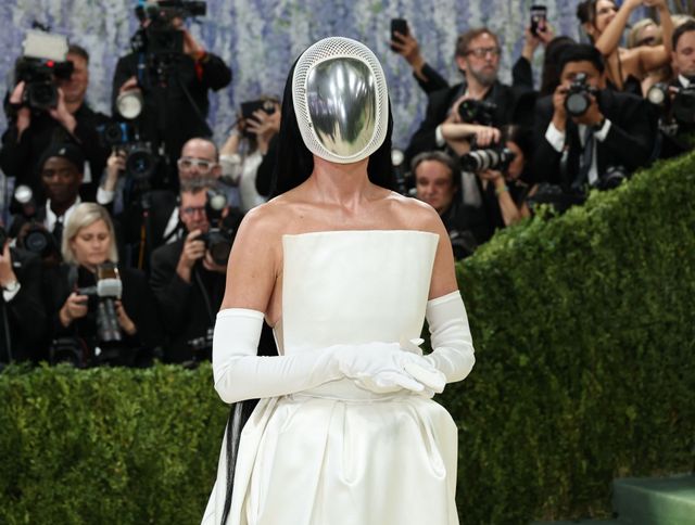 ⁠Did Katy Perry set herself on fire at the Met Gala 2026? Viral video ...