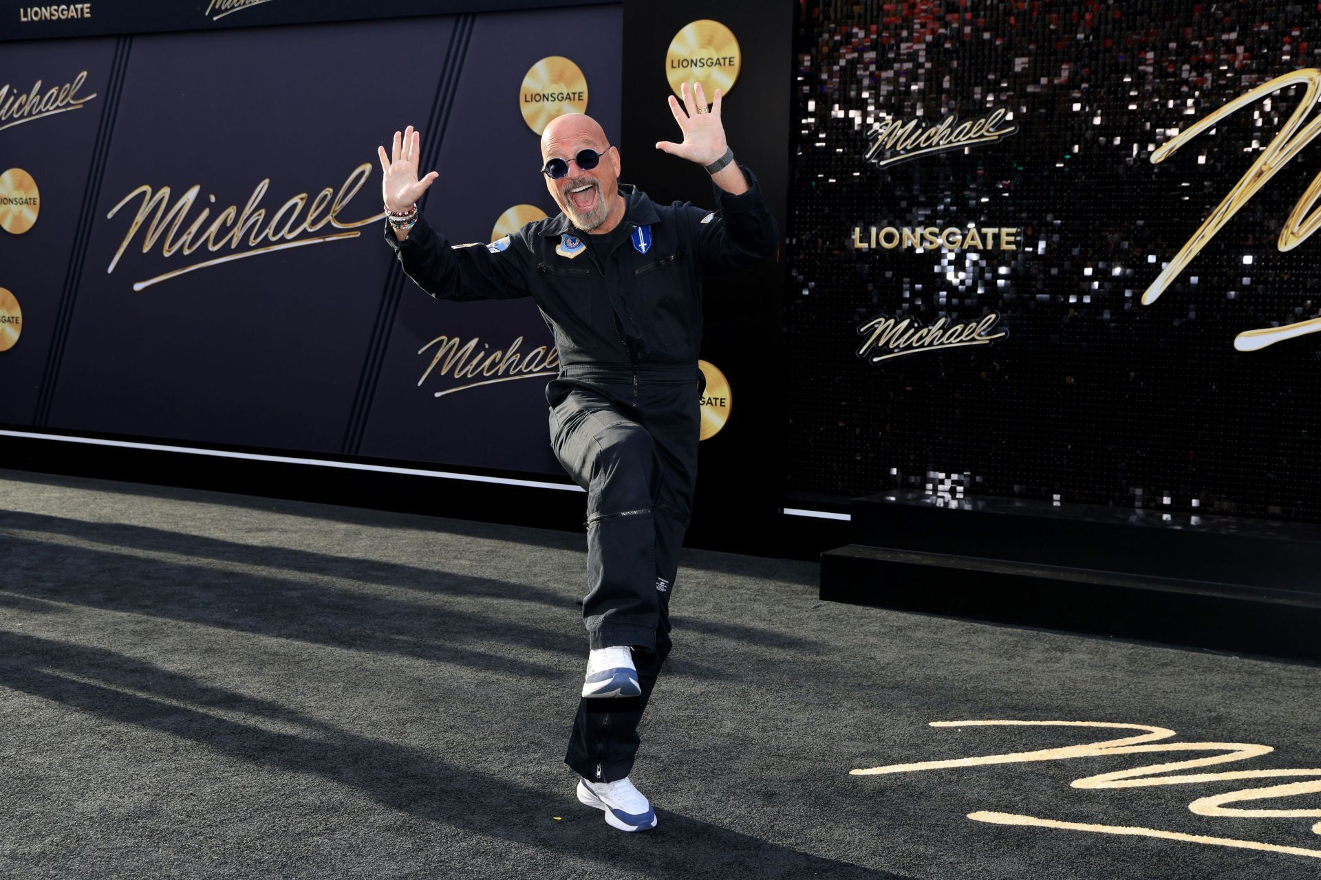 Why does Howie Mandel avoid handshakes? Comedian and podcaster uses plexiglass and gloves to greet Sophie Rain