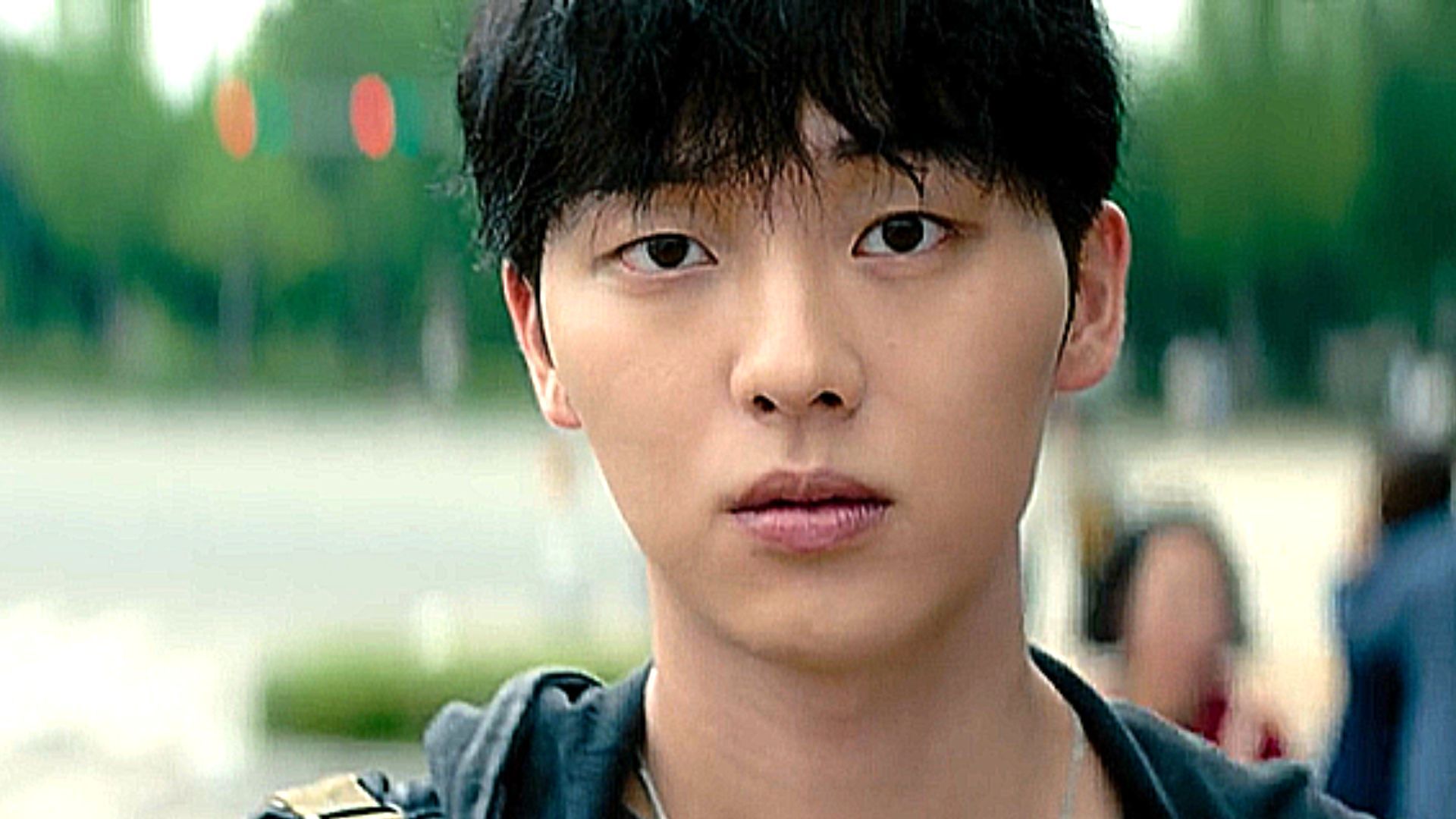 Lee Kang steps into Mun-oh's life (Image via Netflix)