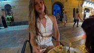 Stephanie Quatro eating pizza at a Málaga restaurant seconds before the car incident (Image via Instagram)