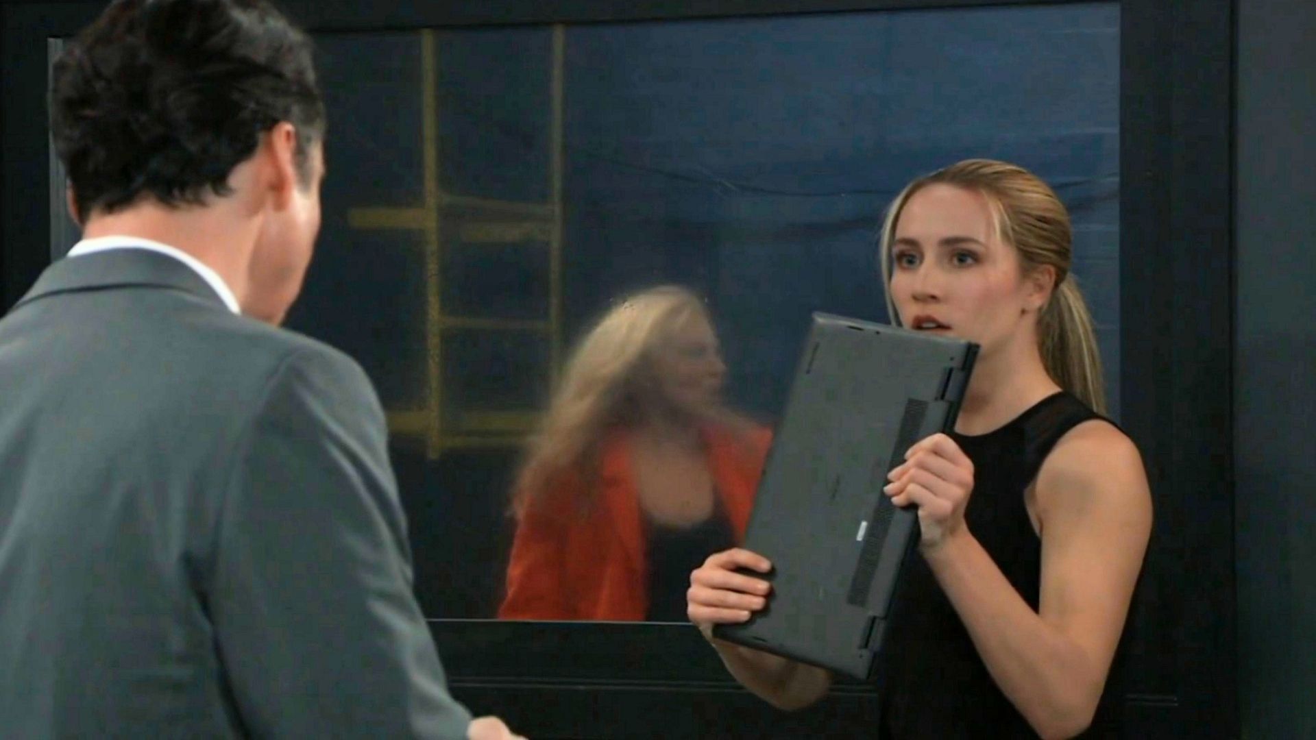 Josslyn protected herself with a laptop shield | Image: ABC