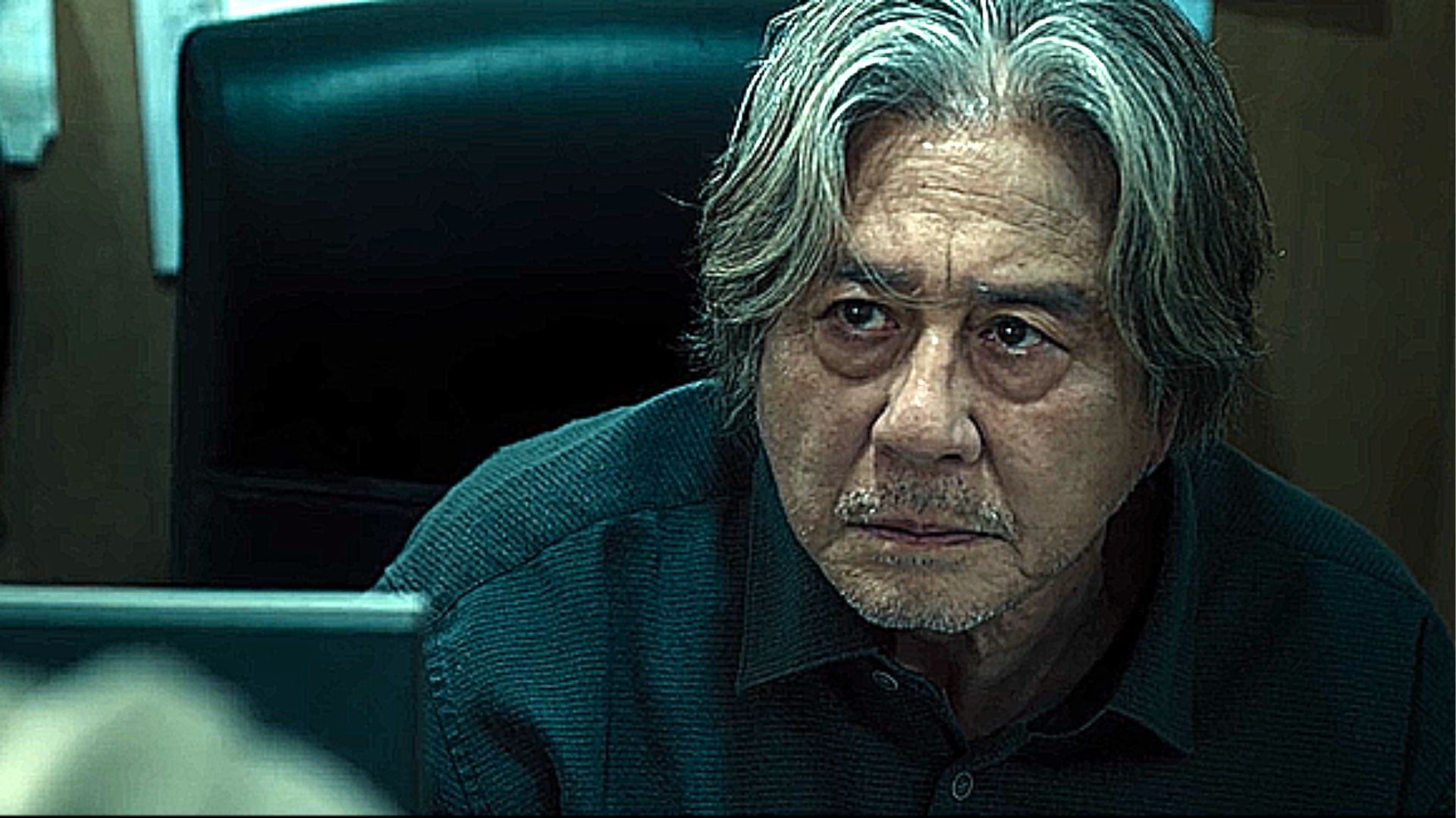 Kang visited Mun-oh at the library (Image via Netflix)