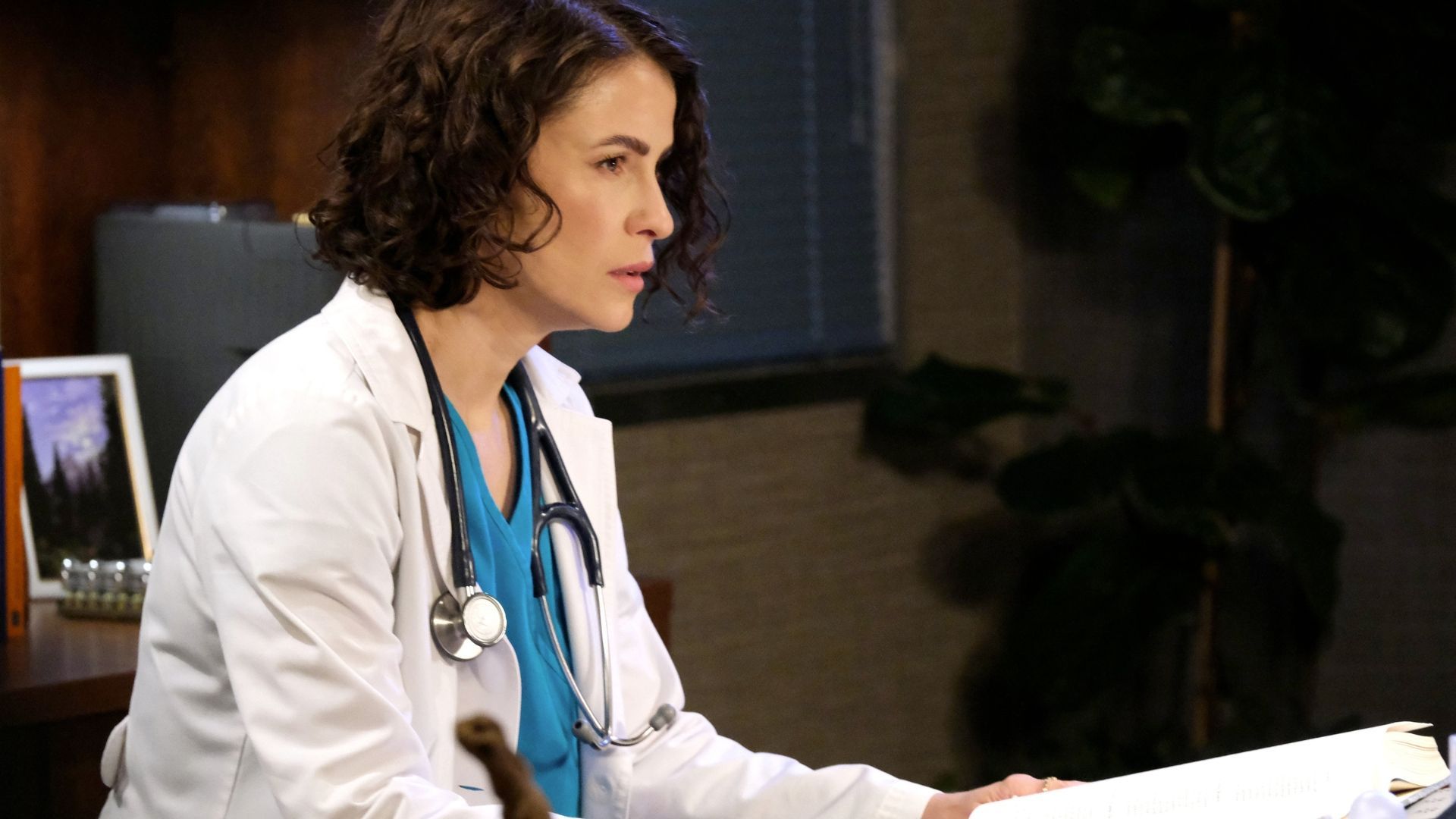 Can a Mystery Clue Save Holly?