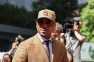 U.S. singer Chris Brown arrives in a beige suit and a baseball cap at Southwark Crown Court in London on July 24, 2026 - Source: Getty