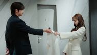 Lee-chan takes Da-reum shopping (Image via X/@CJnDrama)