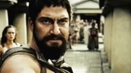 Gerard Butler in 300 (Image via YouTube/@Warner Bros.)