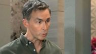 Valentin helps Anna at therapy | Image: ABC
