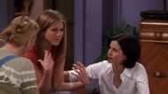 Rachel shares her feelings with Monica and Phoebe (Image Via YouTube/@Friends)