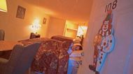 A guest sleeping inside the motel (Image via YouTube/@Jack Osbourne)