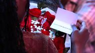 The stalker sends anonymous cards and flowers to Trina | Image: ABC