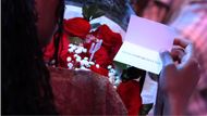 The anonymous card and flowers are a shady trope for a stalker | Image: ABC